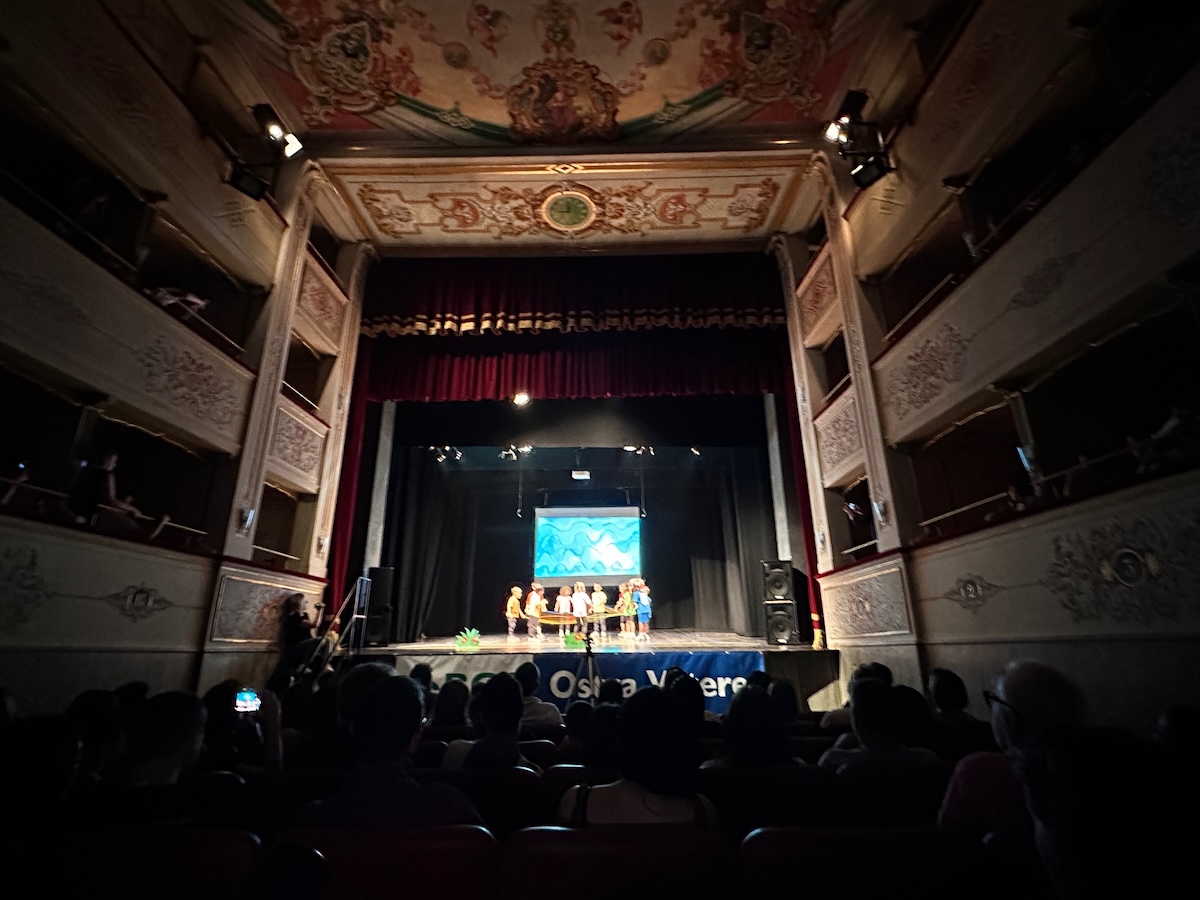 Una&nbsp;GRANDE&nbsp;esibizione della scuola dell’infanzia di Conce!