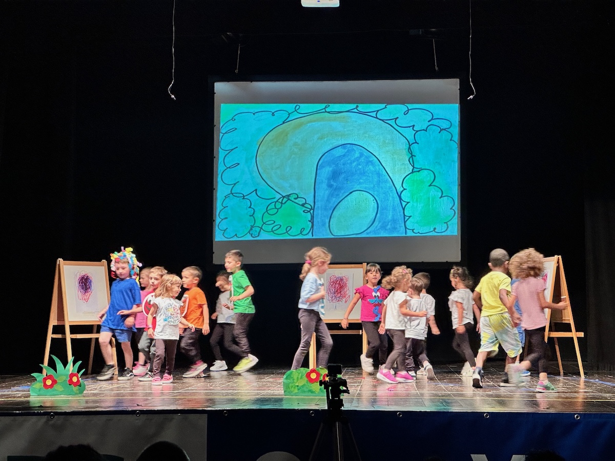 Una&nbsp;GRANDE&nbsp;esibizione della scuola dell’infanzia di Conce!