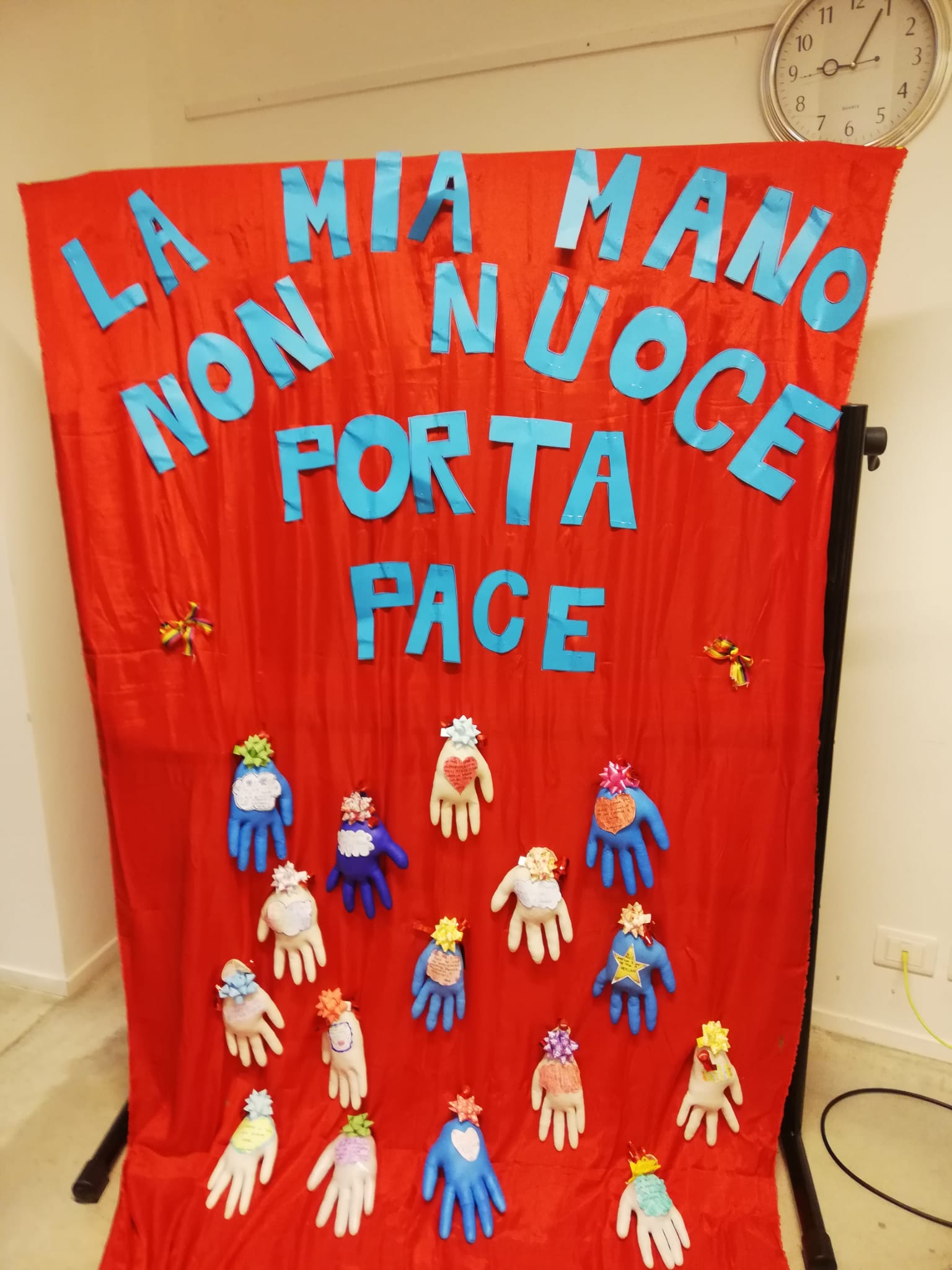La mia mano non nuoce, porta pace"